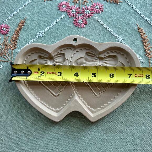 Vintage 1988 Brown Bag Cookie Art Double Heart Shaped Ceramic Shortbread Mold - Picture 7 of 9